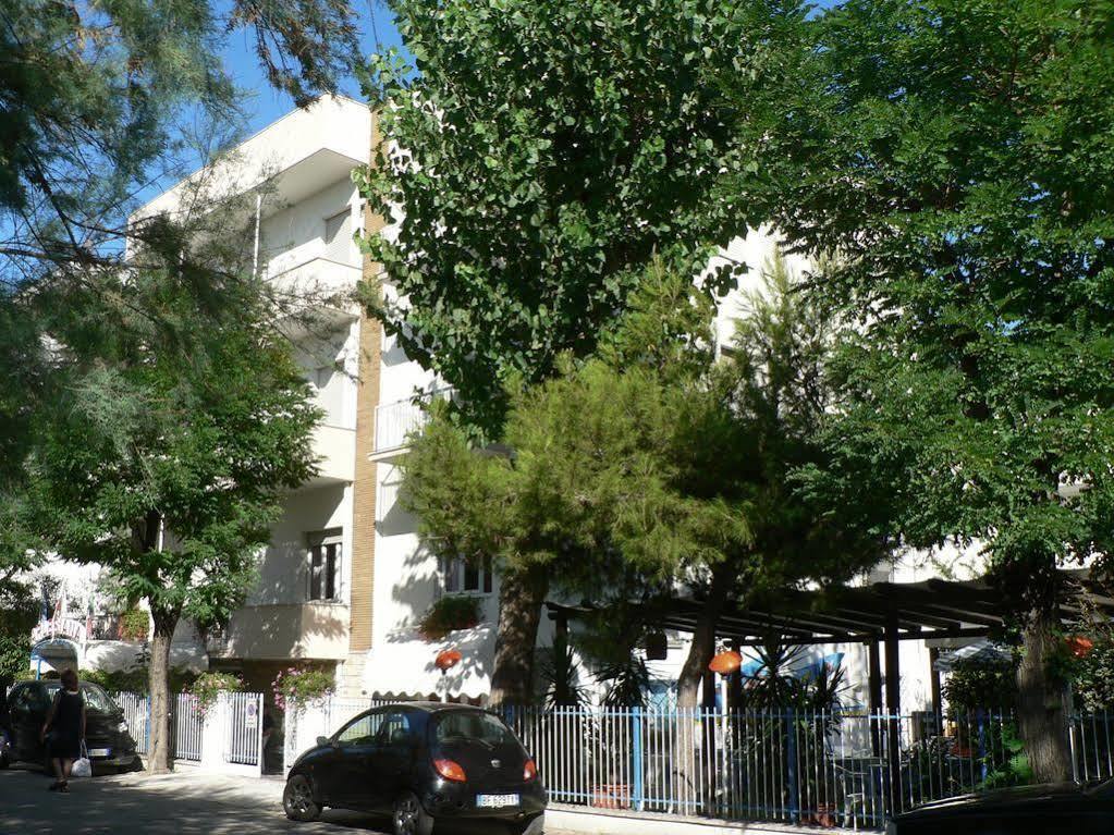 Hotel Arlesiana Rímini Exterior foto